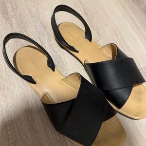 Nisolo Black and Tan Women's Sandals